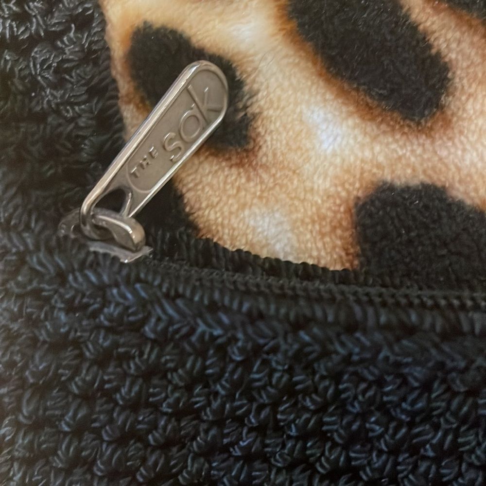 •THE SAK• SOLID BLACK KNIT CROCHET TEXTURED SHOULDER BAG BY SAK. - Picture 4 of 10